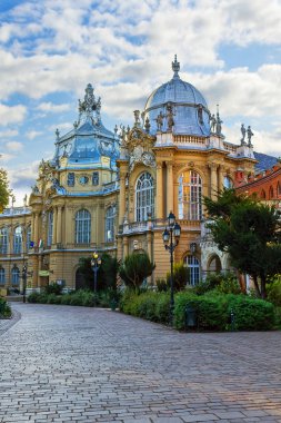 Vaydahunyan Kalesi 'ndeki güzel bina.