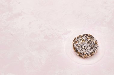 Şekersiz vejetaryen şeker. Hindistan cevizi gevreğiyle. Diyet detoks tedavisi