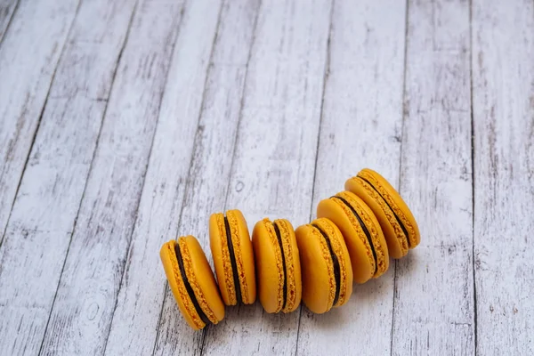 Macaroons Coloridos Bolo Sobremesa Doce Para Toda Família Fundo Madeira — Fotografia de Stock