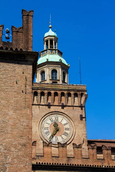 Bolonia Włochy Lipca 2017 Piazza Maggiore Wieża Zegarowa Palazzo Accursio — Zdjęcie stockowe