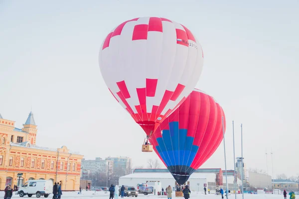 Массовый старт на фестивале воздушных шаров — стоковое фото