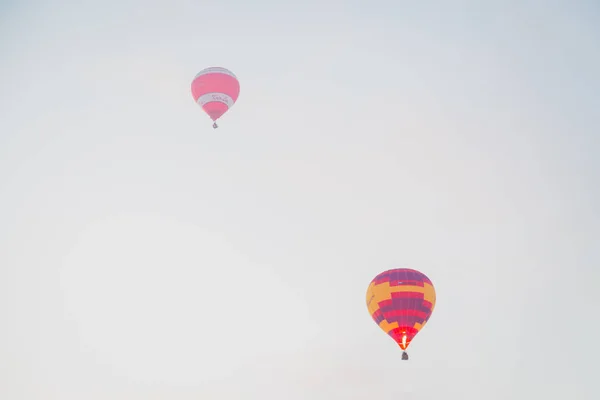 A fesztivál, a meleg levegő ballons tömegrajt — Stock Fotó