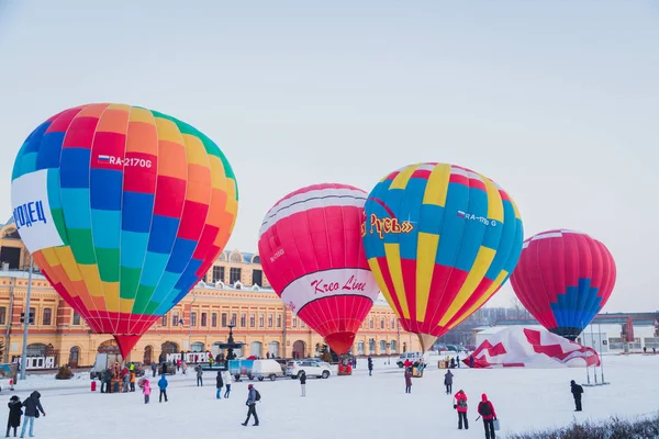 Mass-start on the festival of hot air ballons — Stock Photo, Image