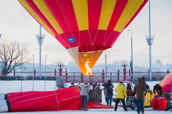 뜨거운 공기 풍선의 축제에 대량 시작 — 스톡 사진