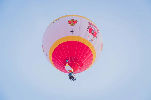 Kolorowe gorącym powietrzem balon na powietrzu — Zdjęcie stockowe