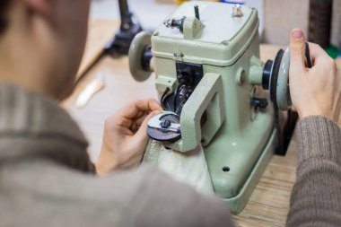 Skinner atelier kürk deri dikiş dikiş makinesi kullanma