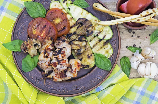 Izgara tavuk domates ve kabak 