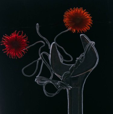 İngiliz anahtarı. Siyah arka plan. Alüminyum kuru