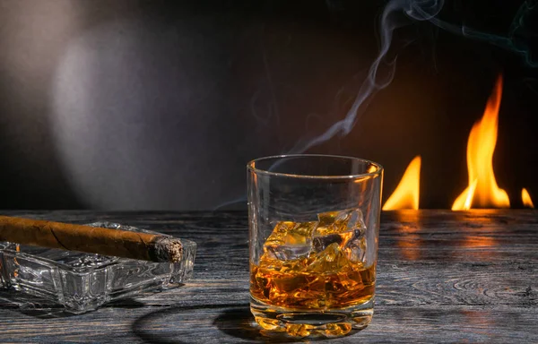 Glass Fire Fired Cigar Glass — Stock Photo, Image