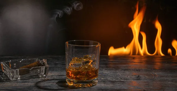 Glass Fire Fired Cigar Glass — Stock Photo, Image