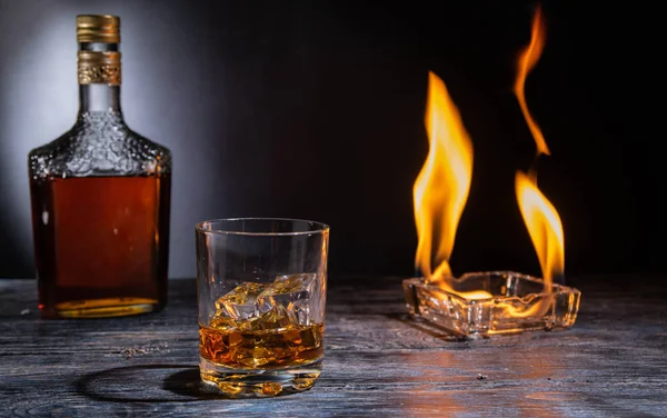 bir puro cama ateş ateş bir bardak