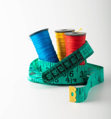 renkli konu metre bir hat ile. hafif bir arka plan üzerinde