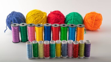 renkli konu metre bir hat ile. hafif bir arka plan üzerinde