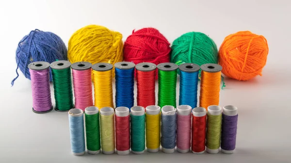 renkli konu metre bir hat ile. hafif bir arka plan üzerinde