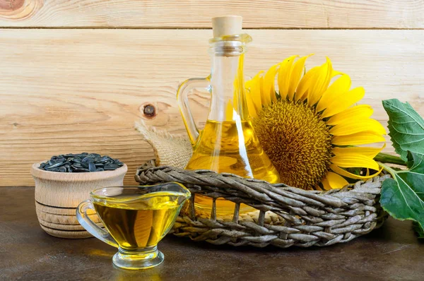 Eine Große Sonnenblume Eine Flasche Samen Auf Einem Vintage Hintergrund — Stockfoto