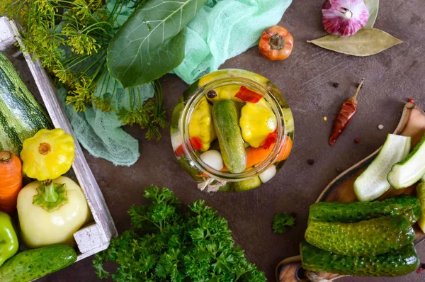 Légumes Marinés Dans Bocal Verre Concombres Poivrons Carottes Patissons Courgettes — Photo