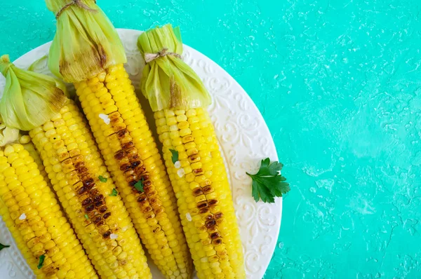 Maïs Grillé Avec Des Herbes Sel Mer Sur Une Assiette — Photo