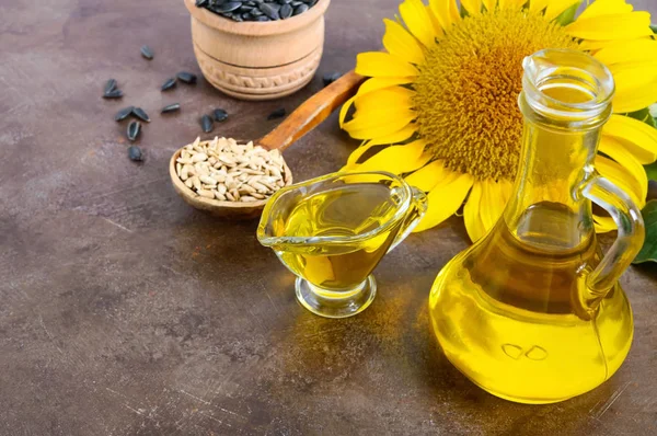 Huile Bio Dorée Dans Une Petite Cruche Verre Tournesol Graines — Photo