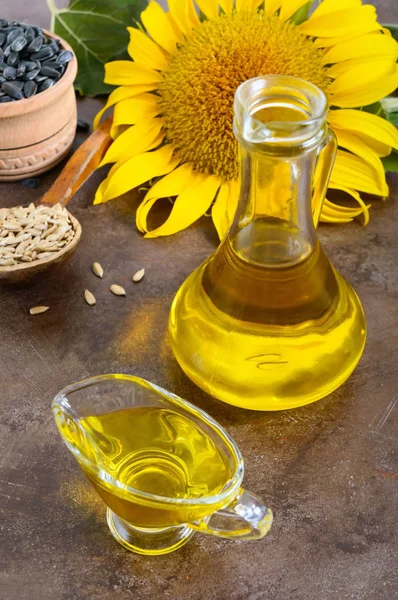 Goldenes Bio Einem Kleinen Glaskrug Sonnenblumen Sonnenblumenkerne Landwirtschaft Ölförderung Bio — Stockfoto