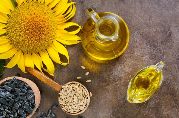 Golden Organic Oil Small Glass Jug Sunflower Sunflower Seeds Agriculture — Stock Photo, Image