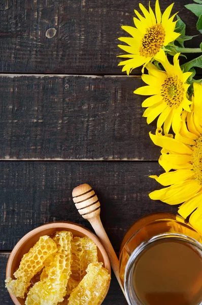 Honig Glas Waben Produkte Der Imkerei Auf Einem Holztisch Draufsicht — Stockfoto