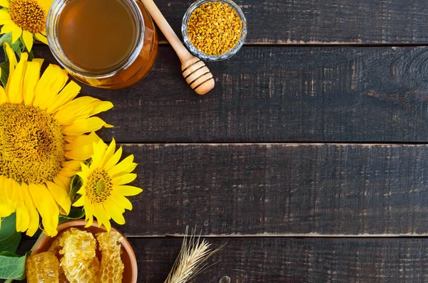 Honig Glas Waben Pollen Produkte Der Imkerei Auf Einem Holztisch — Stockfoto