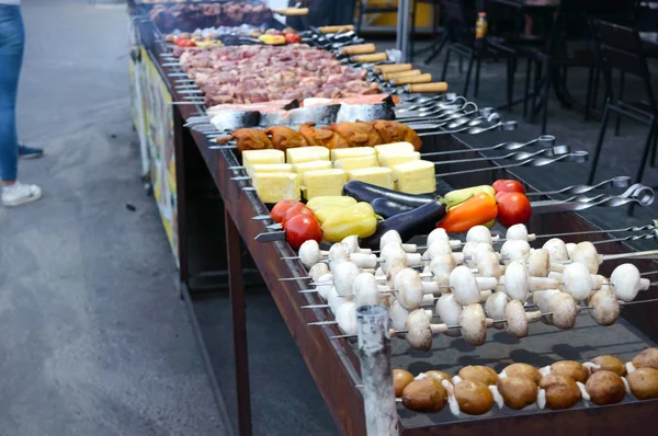 Conceito Comida Rua Cozinha Livre Legumes Carne Queijo Cogumelos Peixe — Fotografia de Stock