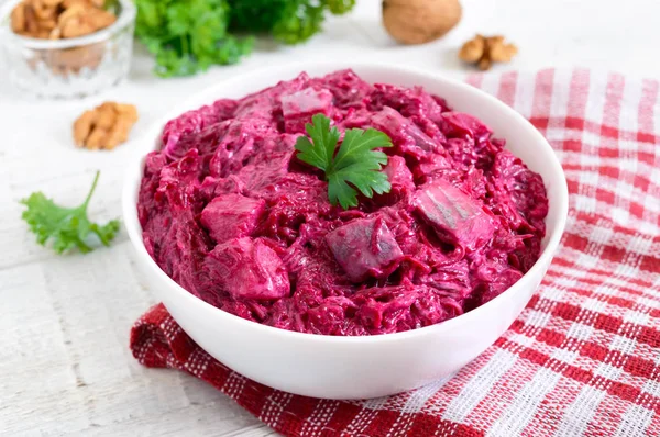Delicious Salad Boiled Beets Herring Nuts Onions White Ceramic Bowl — Stock Photo, Image