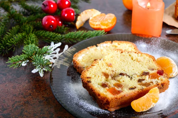 Christmas Cake Nuts Dried Fruit Tangerines Traditional Festive Pastries — Stock Photo, Image