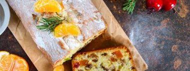 Fındık, Kuru meyve, mandalina ile Noel kek. Geleneksel Festival hamur işleri. Afiş