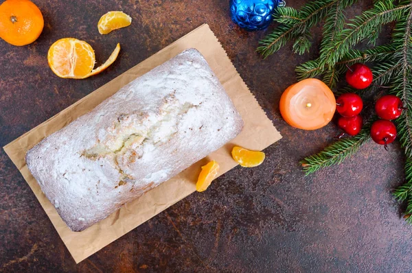 Weihnachtskuchen Mit Nüssen Trockenfrüchten Mandarinen Traditionelles Festtagsgebäck — Stockfoto