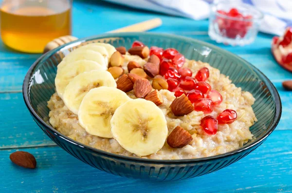 Deliciosa Saludable Avena Con Plátano Semillas Granada Almendras Canela Desayuno — Foto de Stock