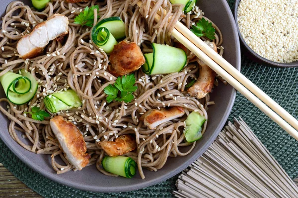 Cold Soba Chicken Fresh Cucumbers Sauce Sesame Classic Cold Salad — Stock Photo, Image