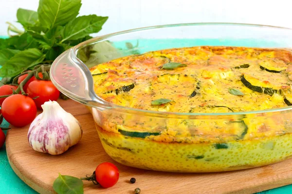 Courgette Kaas Eieren Room Groene Braadpan Een Transparante Glazen Vorm — Stockfoto