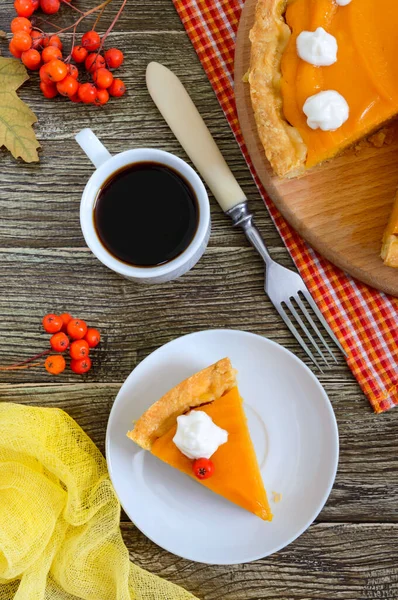 Piece Traditional Homemade Pumpkin Pie Cup Coffee Wooden Table Healthy — Stock Photo, Image