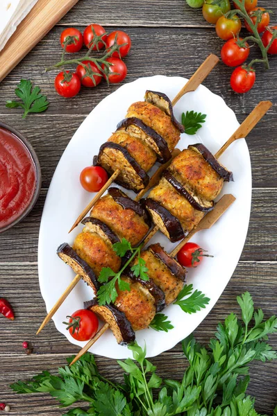 Grillade Köttbullar Med Äggplanta Spett Kycklingkebab Med Grönsaker Och Lavash — Stockfoto