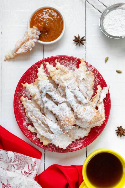 Хрустящее Печенье Фритюре Сахарной Пудры Чаем Джемом Традиционное Угощение Европейских — стоковое фото