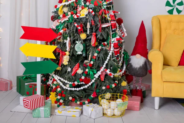 Krásné Vánoční Interiér Vánoční Stromek Dárky Silvestrovské Dekorace Vánoční Pozadí — Stock fotografie