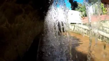 Ilhus, Bahia, Brezilya 'daki Balnerio Olivena' da yapay su şelalesi.