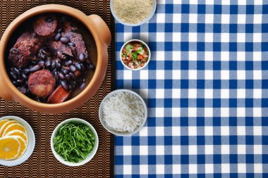 Brezilya feijoada 'sı. Üst Manzara. Boşluğu kopyala