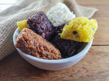 Cocada Hindistan Cevizi Şekeri. Bir sürü çeşni. Tipik Brezilya tatlısı.