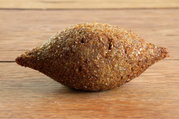 Kibbeh Brasilianischer Imbiss Auf Dem Holztisch Isoliert — Stockfoto