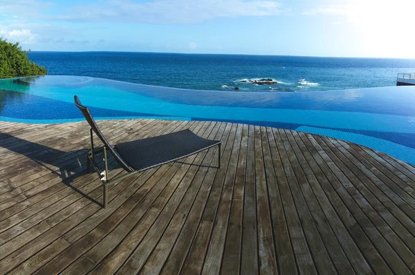 Piscina Infinita Con Vistas Mar Cielo Azul — Foto de Stock