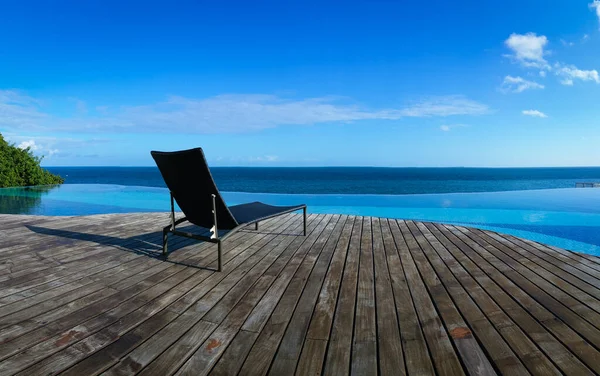 Piscina Infinita Con Vistas Mar Cielo Azul — Foto de Stock