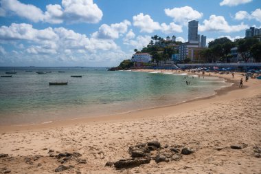 Porto da Barra plajının manzarası. Salvador Bahia Brezilya 'nın ünlü plajı.