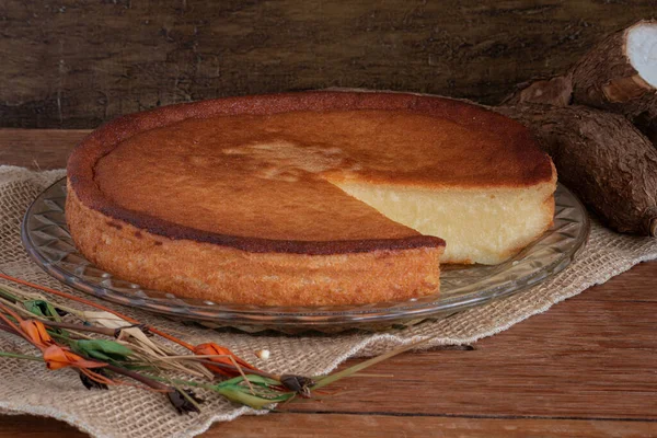 Gâteau Manioc Avec Fond Blanc Fond Bois — Photo