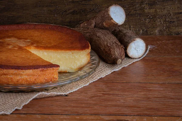 Beyaz Arkaplanlı Cassava Keki Ahşap Arkaplan — Stok fotoğraf
