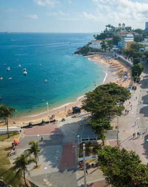 Salvador Bahia Brezilya 'daki Porto da Barra plajının insansız hava aracı görüntüsü