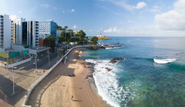 Salvador Bahia Brezilya 'daki Barra sahilinin insansız hava aracı görüntüsü.
