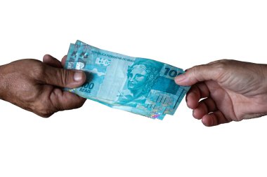 Brezilya banknotları. 100 reais. Erkek eli ve kadının eli beyaz arkaplanlı 100 reais banknot tutuyor.